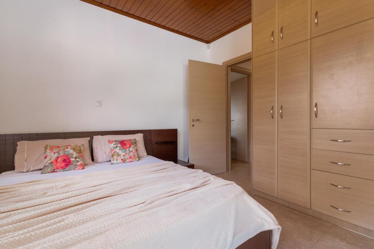 La Isla With Private Pool Villa Mouzákion